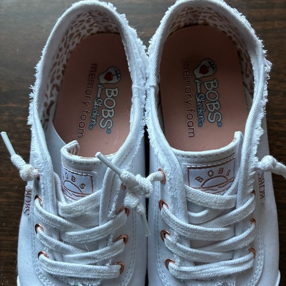 BOBS by Skechers White Canvas Sneakers | Frayed Edge Lace-Up | Size 6 - Picture 2 of 3